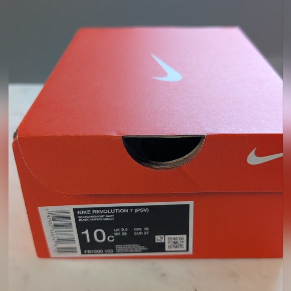 Nike Kids Revolution size 10 Pink and White - Picture 7 of 8